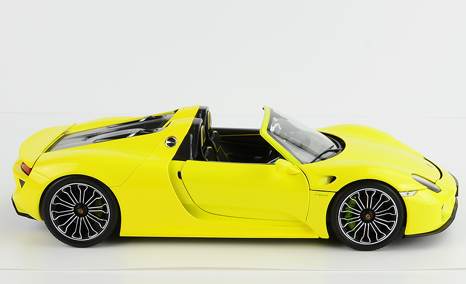 110062434 Porsche918 Sypder 2013 Yellow