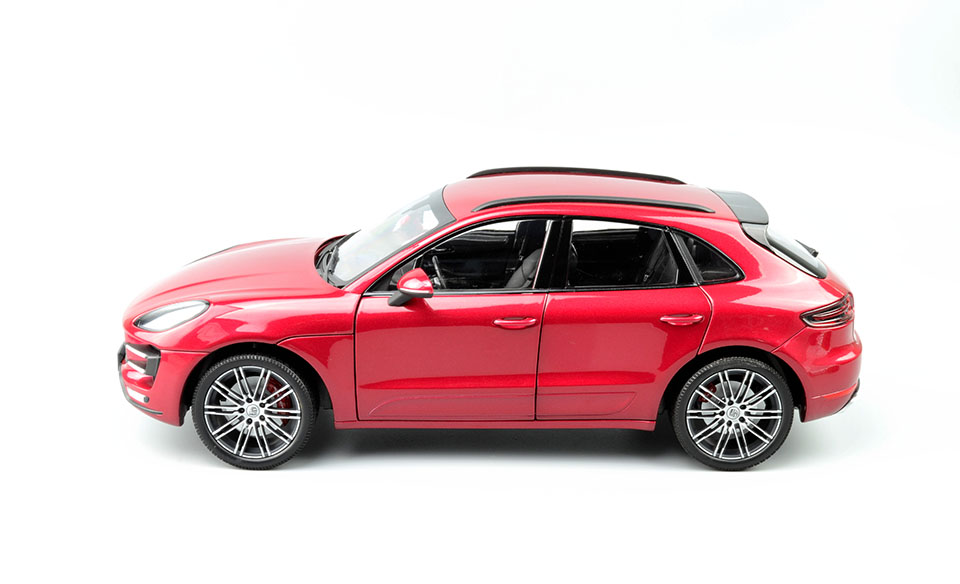 110062506 Porsche Macan Turbo-2013 Red Metallic