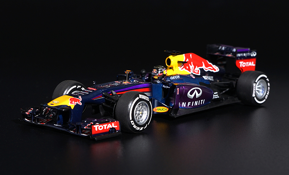 410130901 S.Vettel-2013 Infiniti Red Racing RB9