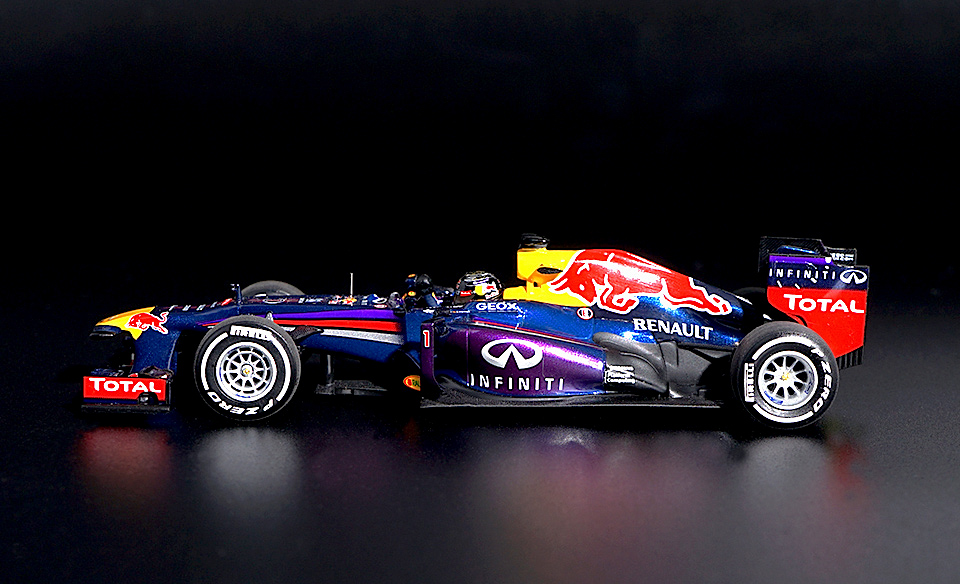 410130901 S.Vettel-2013 Infiniti Red Racing RB9