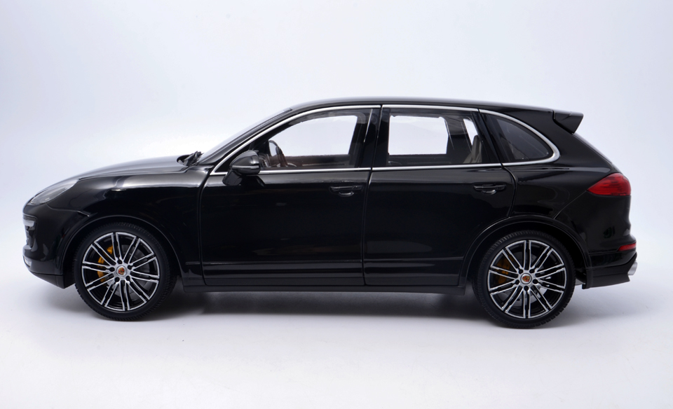 Porsche Cayenne Turbo S-2014 Black Metallic