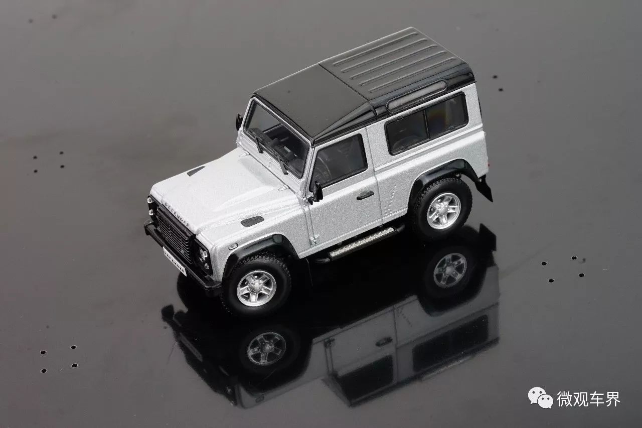 Land Rover Defender 90 – silver 2014