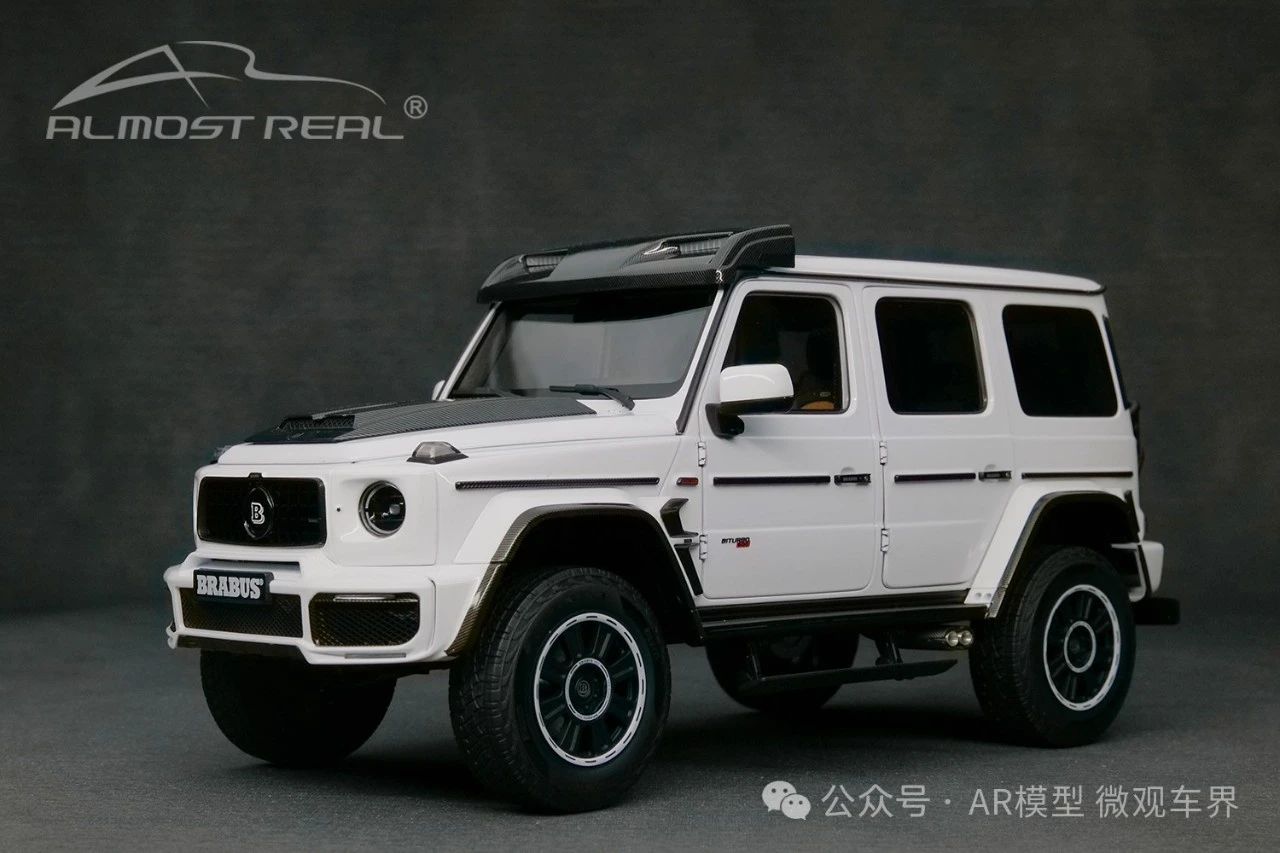 Brabus G-Class G 63 4x42 - 2023 - Diamond White 1/18 中文：博速 800 G-Class G 63 4X42 2023款 白色 1/18 顏色：黑色車身，配碳纖維裝飾 比例：1/18