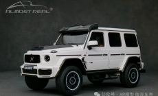 Brabus G-Class G 63 4x42 - 2023 - Diamond White 1/18 中文：博速 800 G-Class G 63 4X42 2023款 白色 1/18 顏色：黑色車身，配碳纖維裝飾 比例：1/18