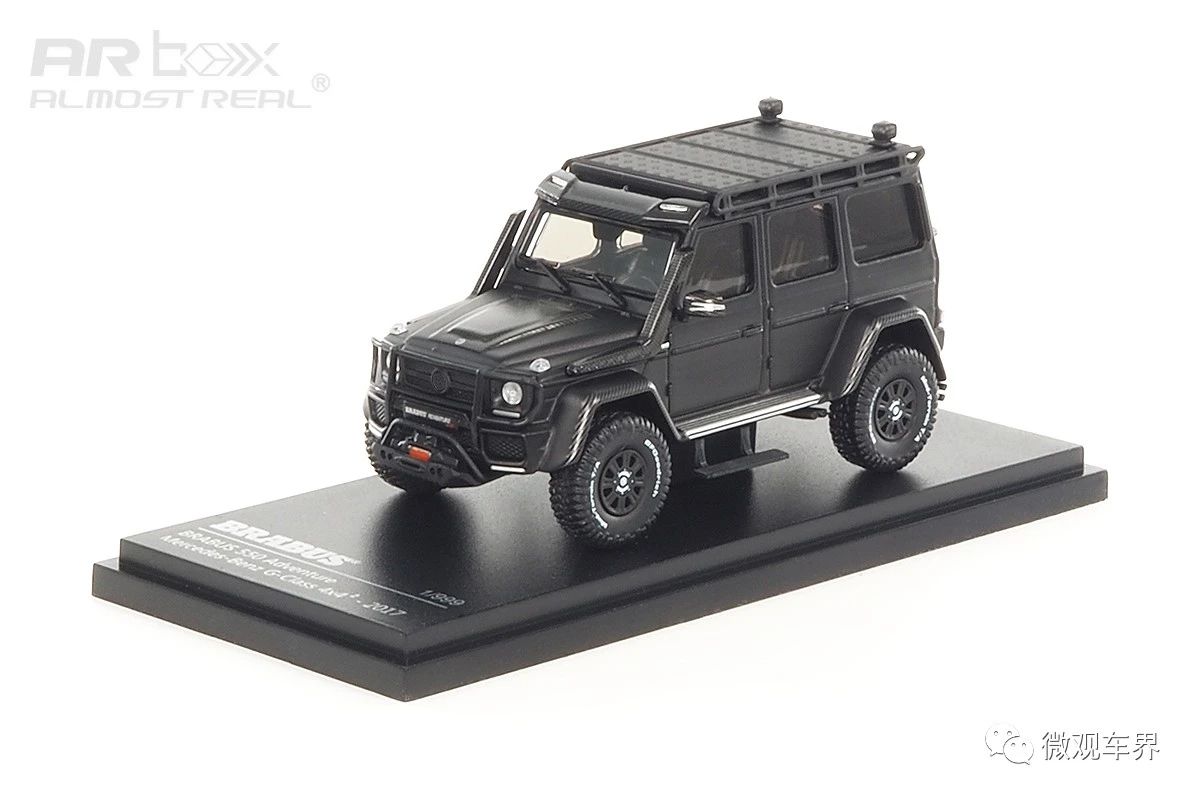 Brabus 550 Adventure Mercedes-Benz G-Class 4×42 - 2017 - Matt Black 1/64  中文：博速550探險(xiǎn)版 2017款 亞光黑 1/64  顏色：亞光黑車身，配碳纖維裝飾  比例：1/64  主要特征：博速探險(xiǎn)版套件，絞盤，踏板，越野輪轂，越野輪胎