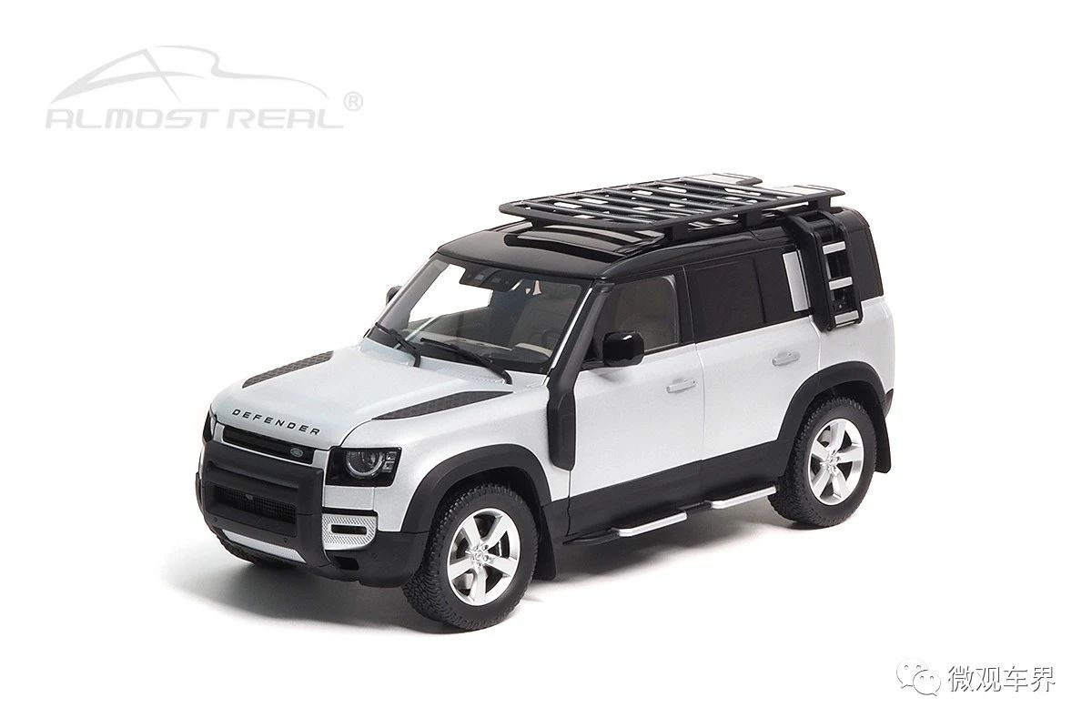 Land Rover Defender 110 - 2020 - Satin Indus Silver 1/18  中文：路虎衛(wèi)士110套件版 2020款 柔光銀 1/18  顏色：印度銀 或 寒武銀  比例：1/18  主要特征：合金全開，可拆卸車頂行李架，可拆卸保險(xiǎn)杠，可拆卸展開式側(cè)梯，可拆卸掛式儲(chǔ)物箱，活動(dòng)拖拽尾鉤，可更換涉水喉配件，110紀(jì)念引擎蓋水貼