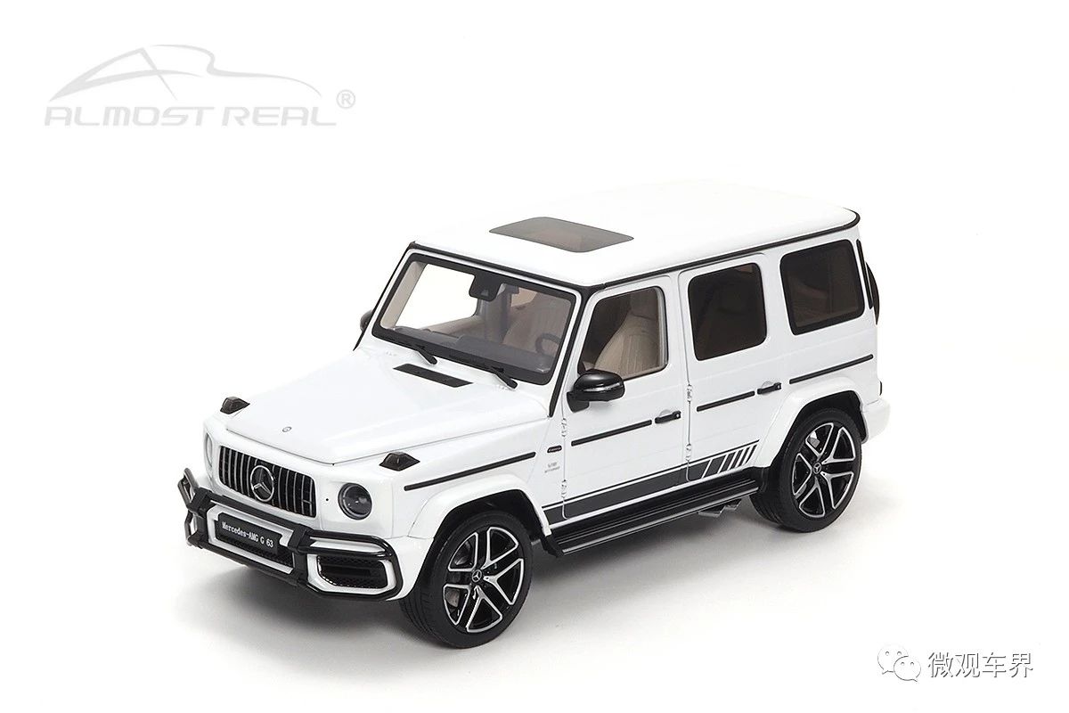 Mercedes-AMG G 63 - 2019 - White 1/18  中文：梅賽德斯-AMG G 63 2019款 白色 1/18  顏色：白色車身，米色內(nèi)飾，AMG車身拉花  比例：1/18  主要特征：AMG升級外觀，米色內(nèi)飾，五條雙幅運動輪轂，前置防撞桿，四門仿真鉸鏈，后門仿真鉸鏈配液壓桿