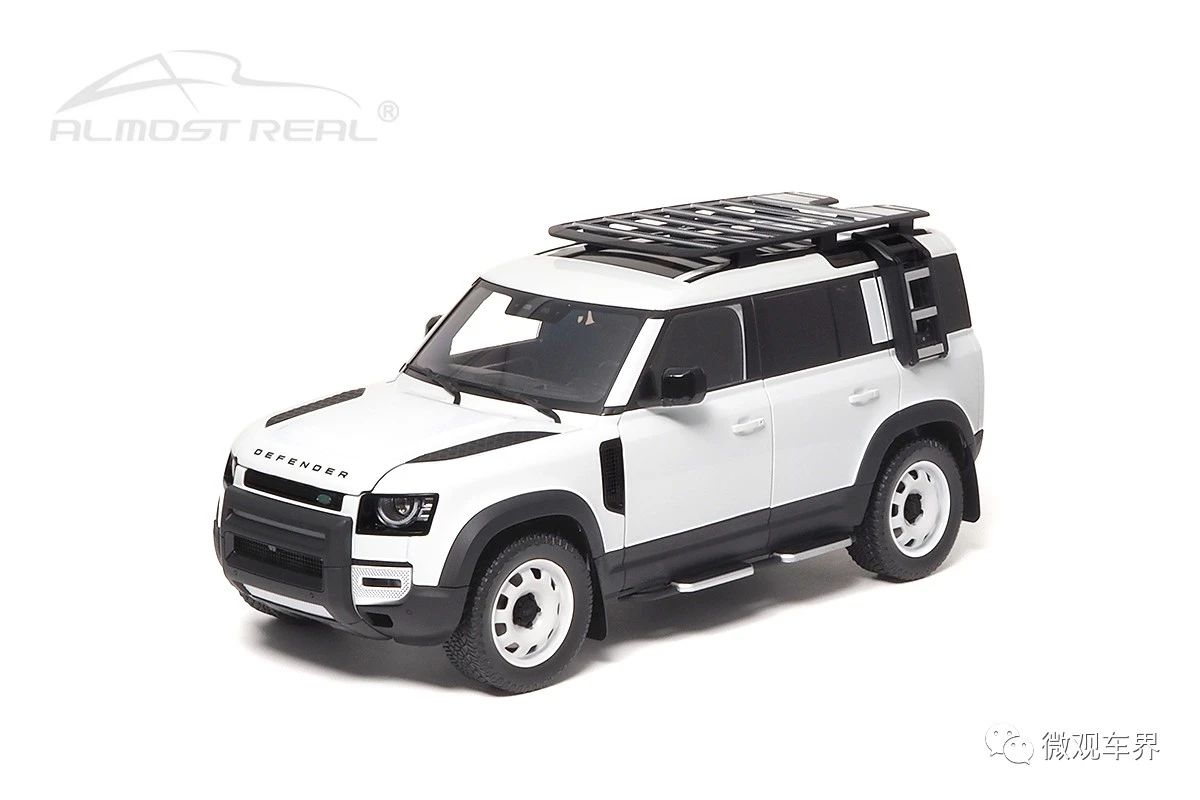 Land Rover Defender 110 - 2023 - 30th Anniversary Edition Fuji White 1/18  中文：路虎衛(wèi)士110 2023款 衛(wèi)士北美30周年紀(jì)念版 白 1/18  顏色：富士白 或 冰河白  比例：1/18  主要特征：合金全開，可拆卸車頂行李架，可拆卸保險(xiǎn)杠，可拆卸展開式側(cè)梯，可拆卸掛式儲(chǔ)物箱，活動(dòng)拖拽尾鉤，可更換涉水喉配件，110紀(jì)念引擎蓋水貼，30周年紀(jì)念版特別裝飾，美規(guī)轉(zhuǎn)向燈配件