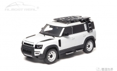 Land Rover Defender 110 - 2023 - 30th Anniversary Edition Fuji White 1/18  中文：路虎衛(wèi)士110 2023款 衛(wèi)士北美30周年紀念版 白 1/18  顏色：富士白 或 冰河白  比例：1/18  主要特征：合金全開，可拆卸車頂行李架，可拆卸保險杠，可拆卸展開式側(cè)梯，可拆卸掛式儲物箱，活動拖拽尾鉤，可更換涉水喉配件，110紀念引擎蓋水貼，30周年紀念版特別裝飾，美規(guī)轉(zhuǎn)向燈配件