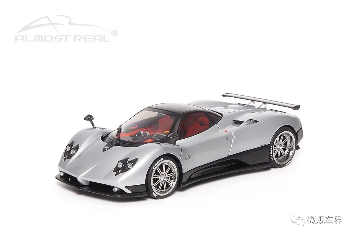 Pagani Zonda F - 2005 - Grigio Mercurio 1/18 中文：帕加尼 Zonda F 2005款 銀色街車(chē)版 1/18 顏色：銀色車(chē)身 深紅色內(nèi)飾 比例：1/18 主要特征：街車(chē)版銀色車(chē)身，合金反光鏡，全功能合金懸掛，金屬零件發(fā)動(dòng)機(jī)