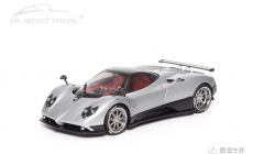 Pagani Zonda F - 2005 - Grigio Mercurio 1/18 中文：帕加尼 Zonda F 2005款 銀色街車(chē)版 1/18 顏色：銀色車(chē)身 深紅色內(nèi)飾 比例：1/18 主要特征：街車(chē)版銀色車(chē)身，合金反光鏡，全功能合金懸掛，金屬零件發(fā)動(dòng)機(jī)