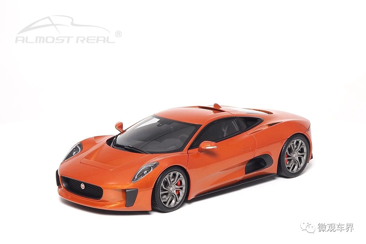 Jaguar C-X75 - 2015 - Firesand Metallic 1/18 中文：捷豹 C-X75 - 2015 - 金屬橙 1/18 顏色：橙色金屬漆車身，黑色內(nèi)飾 比例：1/18 主要特征：三門全開，仿真開合蝶翼門，尾翼可升降可調(diào)角度，碳纖維覆蓋發(fā)動(dòng)機(jī)