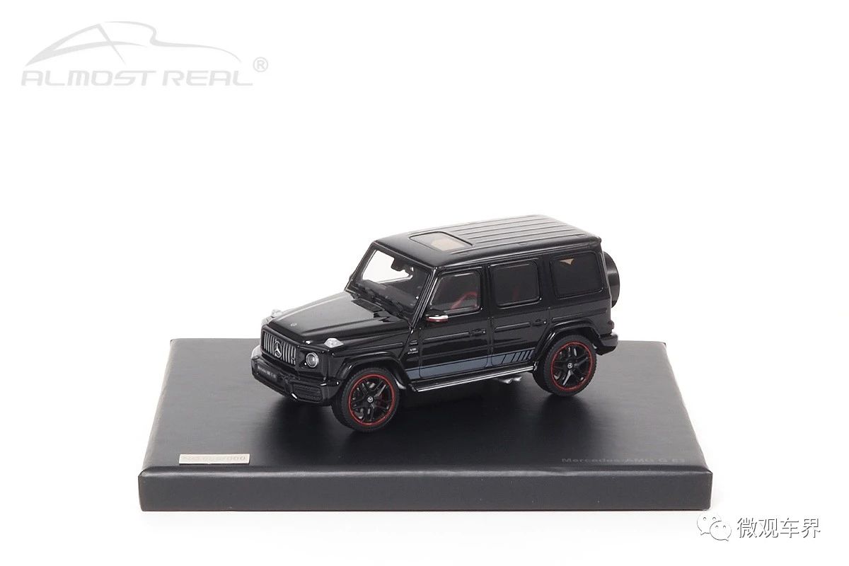 Mercedes-AMG G 63 - 2019 - Obsidian Black 1/43 中文：梅賽德斯-AMG G 63 2019款 黑色 1/43 顏色：黑色車身，AMG車身拉花，雙色內(nèi)飾 比例：1/43 主要特征：AMG升級外觀，分色運動輪轂，前輪轉(zhuǎn)向