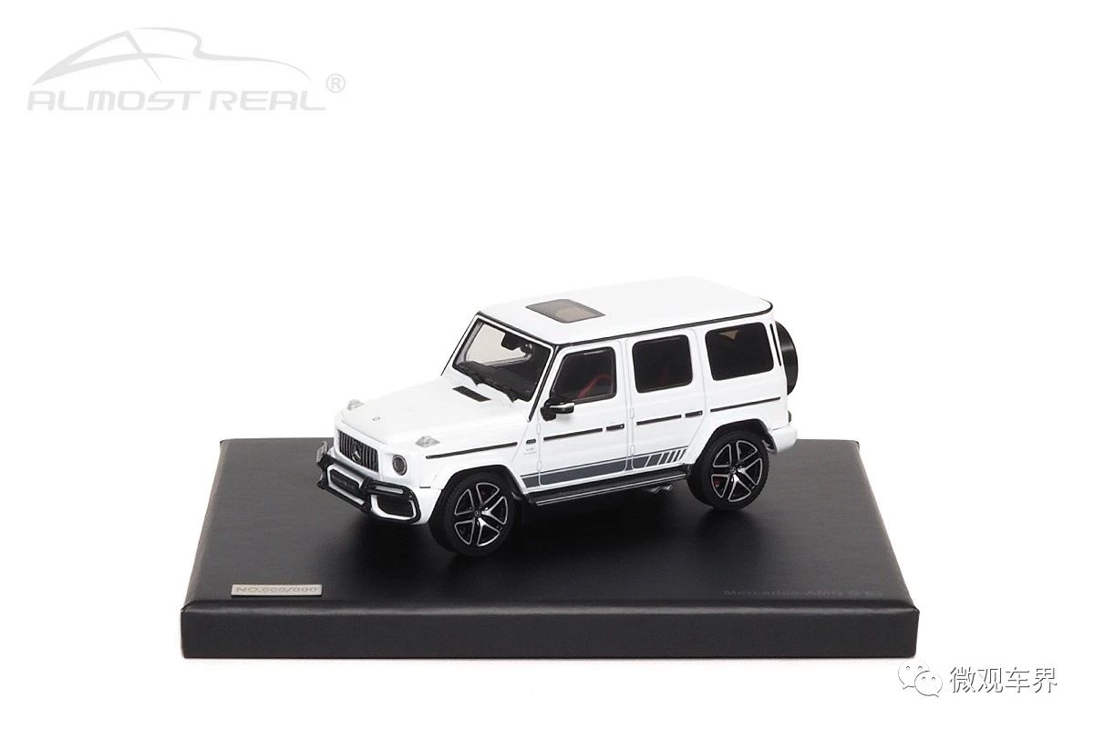 Mercedes-AMG G 63 - 2019 - White 1/43 中文：梅賽德斯-AMG G 63 2019款 白色 1/43 顏色：白色車身，AMG車身拉花 比例：1/43 主要特征：AMG升級(jí)外觀，分色運(yùn)動(dòng)輪轂，前置防撞桿，前輪轉(zhuǎn)向