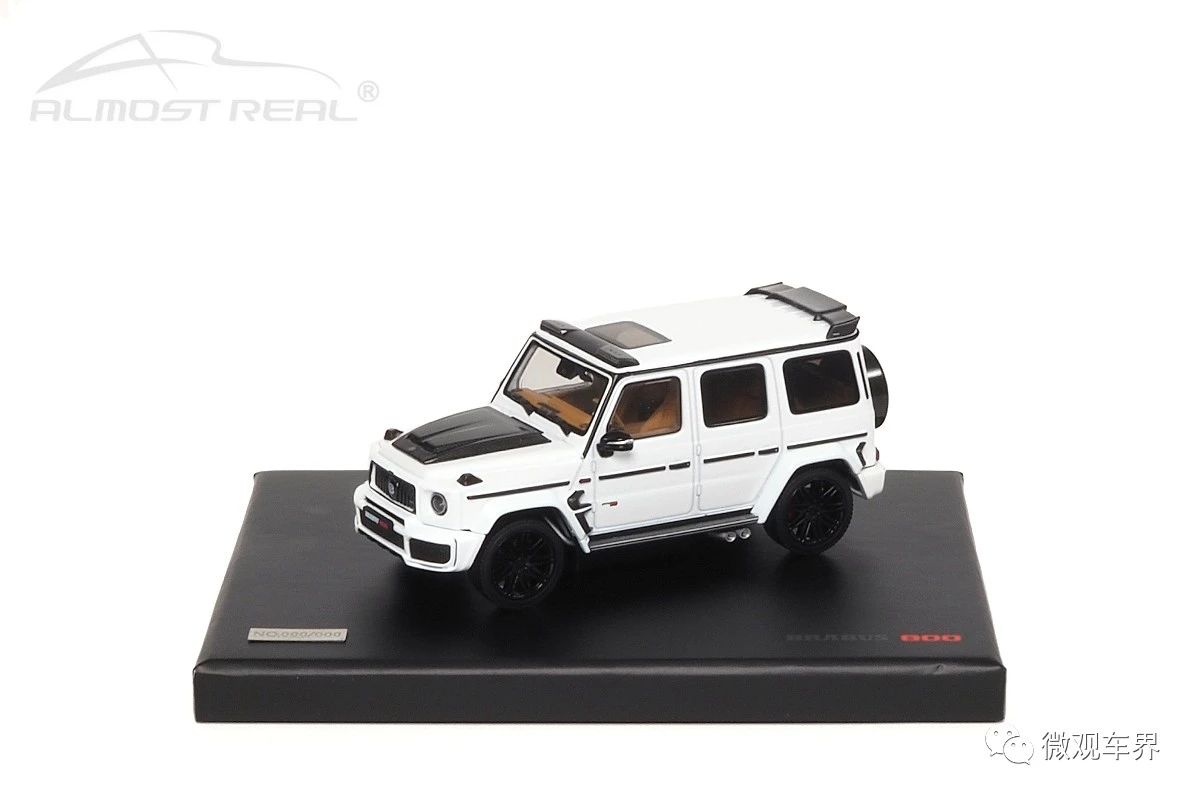 Brabus G-Class Mercedes-AMG G 63 - 2020 - Polar White 1/43 中文：博速 G-Class 2020款 白色 1/43 顏色：白色車身，棕色內(nèi)飾，配碳纖維裝飾 比例：1/43 主要特征：博速碳纖維改裝套件，LED高位照明燈，高性能運(yùn)動(dòng)車胎，碳纖維尾翼，前輪轉(zhuǎn)向