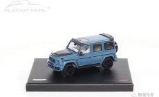 Brabus G-Class Mercedes-AMG G 63 - 2020 - China Blue 1/43 中文：博速 G-Class 2020款 藍(lán)色 1/43 顏色：藍(lán)色車(chē)身，白色內(nèi)飾，配碳纖維裝飾 比例：1/43 主要特征：博速碳纖維改裝套件，LED高位照明燈，高性能運(yùn)動(dòng)車(chē)胎，碳纖維尾翼，前輪轉(zhuǎn)向