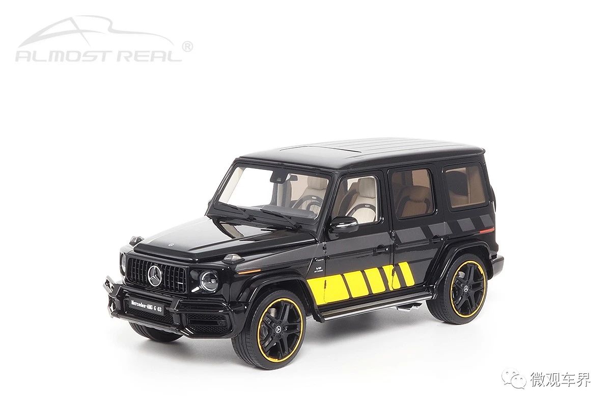 Mercedes-AMG G 63 - 2020 - Cigarette Edition 1/18 中文：梅賽德斯-AMG G 63 2020年 Cigarette Edition 黑色 1/18 顏色：黑色車身，AMG車身拉花，米色內(nèi)飾 比例：1/18 主要特征：AMG升級外觀，米色深藍內(nèi)飾，五條雙幅運動輪轂，前置防撞桿，四門仿真鉸鏈，后門仿真鉸鏈配液壓桿