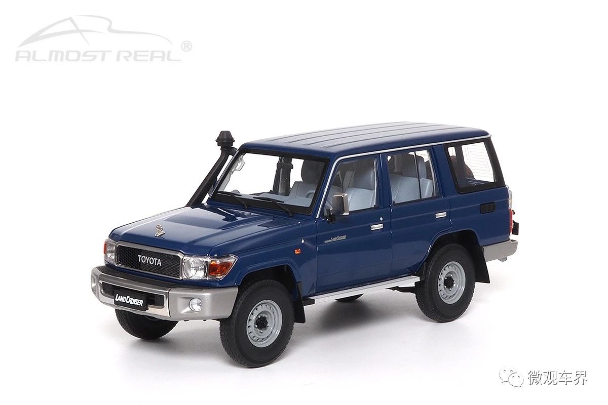 Toyota Land Cruiser 76 - 2017 - Blue 1/18 中文：豐田 Land Cruiser 76 2017款 藍色 1/18 顏色：藍色 比例：1/18 主要特征：精細構(gòu)造發(fā)動機，四門全開合金鉸鏈，尾門對開，車身拉花水貼