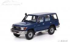 Toyota Land Cruiser 76 - 2017 - Blue 1/18 中文：豐田 Land Cruiser 76 2017款 藍(lán)色 1/18 顏色：藍(lán)色 比例：1/18 主要特征：精細(xì)構(gòu)造發(fā)動(dòng)機(jī)，四門全開合金鉸鏈，尾門對(duì)開，車身拉花水貼