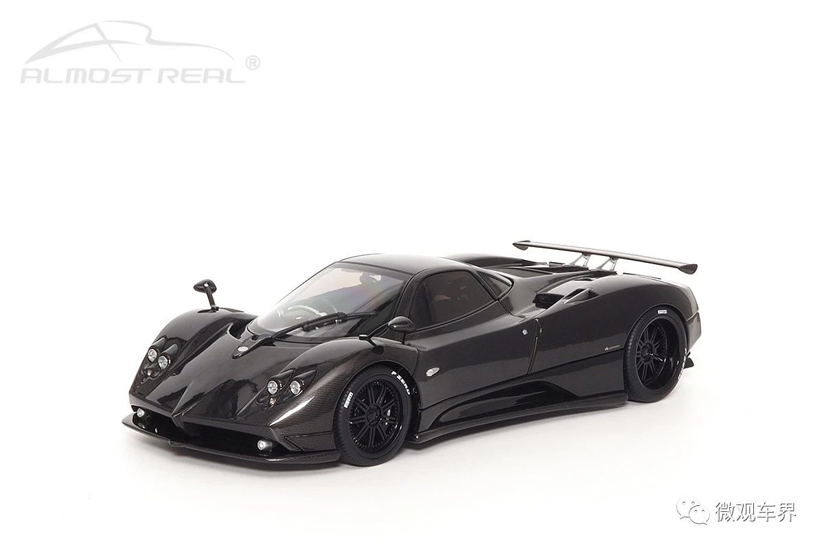 Pagani Zonda F - 2005 - Gloss Carbon Black 1/18